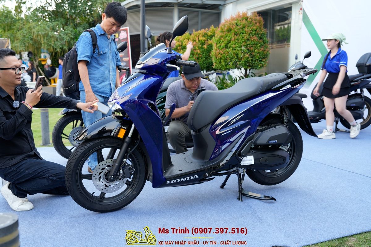 Honda SH150 Vetro Blue 2026 Limited Edition - Siêu phẩm SH Ý dàn áo xanh trong suốt cực hiếm tại Lâm Đồng